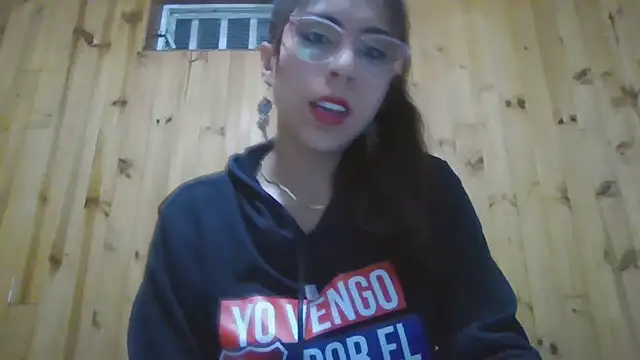 Snapshot of Roselingalvis13 chatting on 09/22/25, 02:06 Roselingalvis13 online show from 09/22/25, 02:06