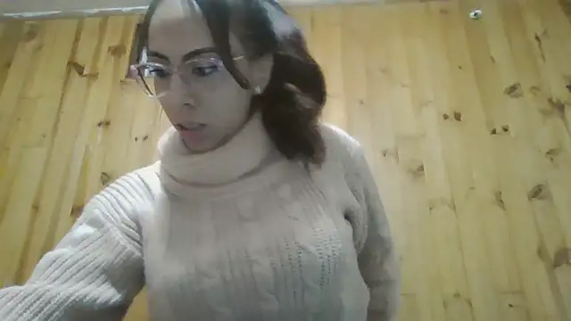Snapshot of Roselingalvis13 chatting on 10/08/25, 02:46 Roselingalvis13 online show from 10/08/25, 02:46