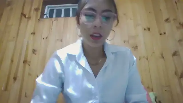 Snapshot of Roselingalvis13 chatting on 09/29/25, 02:40 Roselingalvis13 online show from 09/29/25, 02:40