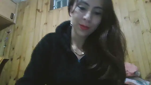 Snapshot of Roselingalvis13 chatting on 09/15/25, 02:34 Roselingalvis13 online show from 09/15/25, 02:34