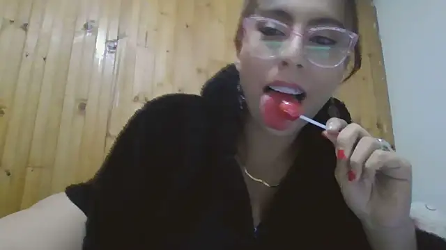 Snapshot of Roselingalvis13 chatting on 10/01/25, 03:11 Roselingalvis13 online show from 10/01/25, 03:11
