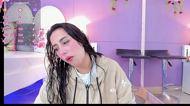 my aleja  online show from 11/04/25, 01:59