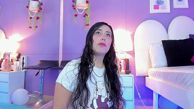 Snapshot of my_aleja_ chatting on 10/06/25, 12:28 my aleja online show from 10/06/25, 12:28