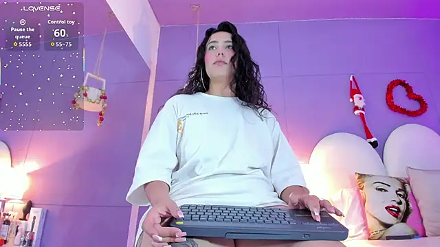 my aleja  online show from 11/28/25, 01:44