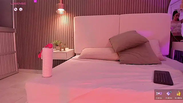 juliie star online show from 03/18/26, 02:26