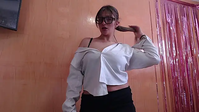 Snapshot of miss_lilieth chatting on 09/29/25, 03:28 miss lilieth online show from 09/29/25, 03:28
