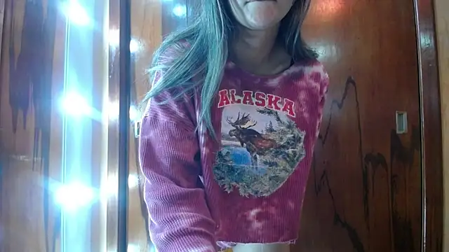 Snapshot of miss_lilieth chatting on 06/21/26, 04:35 miss lilieth online show from 06/21/26, 04:35