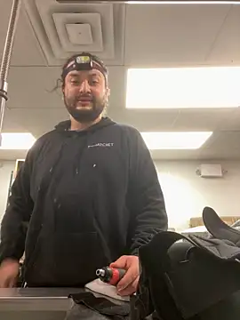 Snapshot of You-father chatting on 12/19/25, 01:13 You-father online show from 12/19/25, 01:13