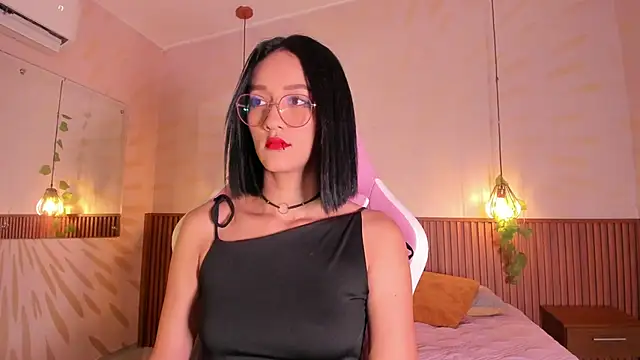 Snapshot of daphne_courtis chatting on 06/13/26, 03:04 daphne courtis online show from 06/13/26, 03:04