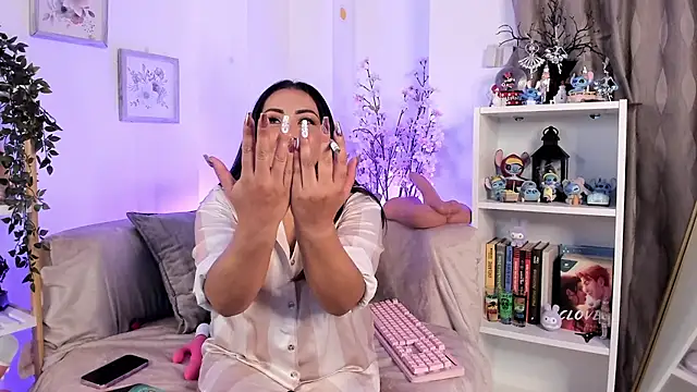 sweett-mary online show from 12/17/25, 02:05