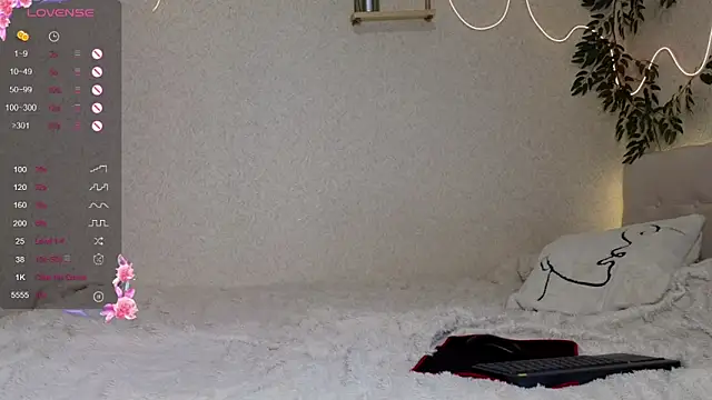 Snapshot of serenahall_ chatting on 10/30/25, 11:12 serenahall online show from 10/30/25, 11:12