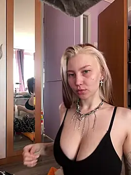 Nicole matt online show from 04/11/26, 07:16