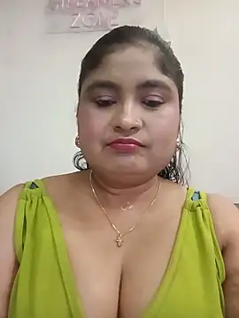 Snapshot of hornyriyanka chatting on 06/17/26, 02:44 hornyriyanka online show from 06/17/26, 02:44