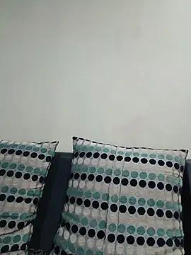 hornyriyanka online show from 05/17/26, 02:33