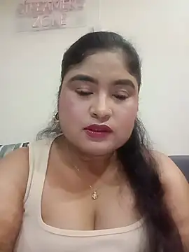 Snapshot of hornyriyanka chatting on 06/26/26, 02:17 hornyriyanka online show from 06/26/26, 02:17