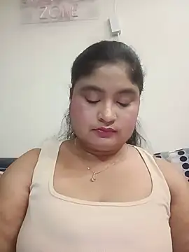 Snapshot of hornyriyanka chatting on 06/19/26, 02:39 hornyriyanka online show from 06/19/26, 02:39