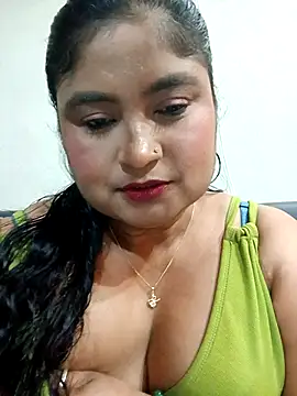 Snapshot of hornyriyanka chatting on 06/10/26, 02:24 hornyriyanka online show from 06/10/26, 02:24