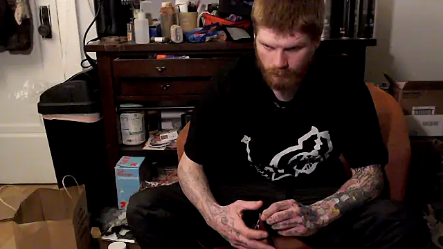 Snapshot of Magnetic127 chatting on 04/10/26, 04:52 Magnetic127 online show from 04/10/26, 04:52