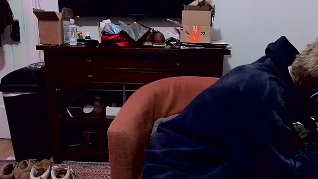 Snapshot of Magnetic127 chatting on 11/29/25, 02:12 Magnetic127 online show from 11/29/25, 02:12