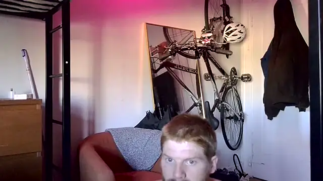 Snapshot of Magnetic127 chatting on 10/26/25, 03:23 Magnetic127 online show from 10/26/25, 03:23