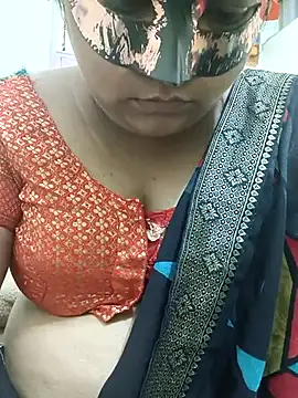 Snapshot of dhanshri143 chatting on 09/17/25, 07:21 dhanshri143 online show from 09/17/25, 07:21