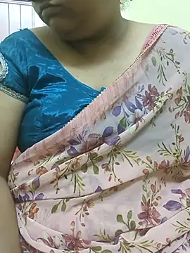 Snapshot of dhanshri143 chatting on 09/09/25, 07:40 dhanshri143 online show from 09/09/25, 07:40