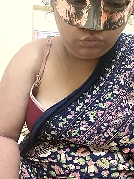 Snapshot of dhanshri143 chatting on 09/18/25, 03:42 dhanshri143 online show from 09/18/25, 03:42
