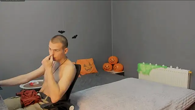 Snapshot of Garden_of_Eden_ chatting on 11/01/25, 04:30 Garden of Eden online show from 11/01/25, 04:30