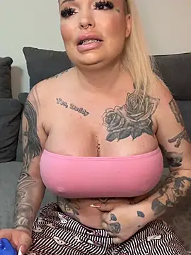 Snapshot of shortybig_official chatting on 01/13/26, 05:11 shortybig official online show from 01/13/26, 05:11