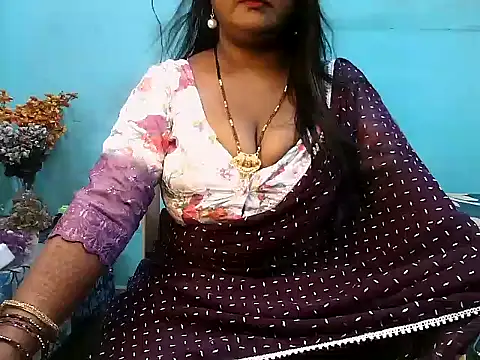 Snapshot of PREETI_BABY chatting on 10/13/25, 04:36 PREETI BABY online show from 10/13/25, 04:36