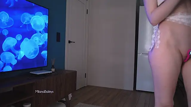 milanabaileys  online show from 09/30/25, 01:17