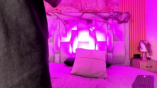 pipedark  online show from 10/15/25, 03:38