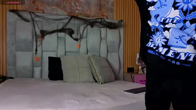 pipedark  online show from 10/24/25, 03:16