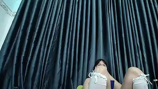 Snapshot of Grass_99 chatting on 12/05/25, 06:23 Grass 99 online show from 12/05/25, 06:23