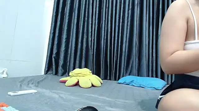 Snapshot of Grass_99 chatting on 11/25/25, 01:39 Grass 99 online show from 11/25/25, 01:39