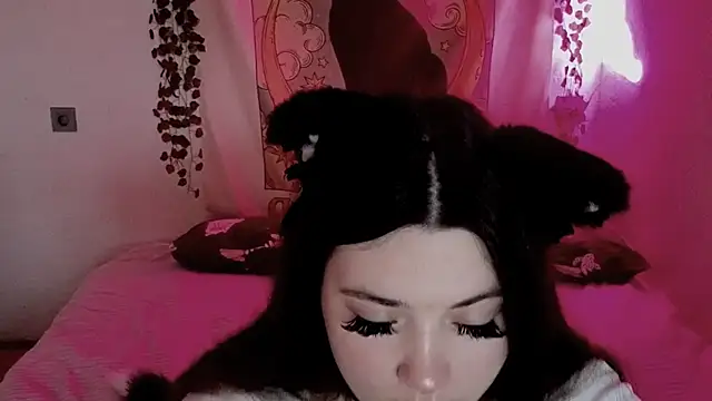 Snapshot of mirana_blade chatting on 10/18/25, 05:53 mirana blade online show from 10/18/25, 05:53