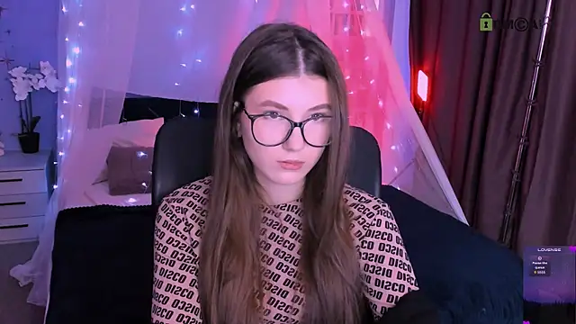 Snapshot of lissa_night chatting on 12/19/25, 10:17 lissa night online show from 12/19/25, 10:17