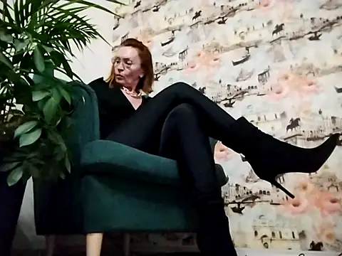 VelvetKarolina online show from 10/13/25, 01:12
