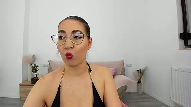Snapshot of Kylie_Kathy chatting on 09/22/25, 07:20 Kylie Kathy online show from 09/22/25, 07:20