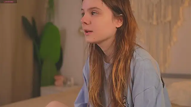 Snapshot of Lu__Lane chatting on 10/09/25, 07:53 Lu Lane online show from 10/09/25, 07:53