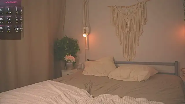 Snapshot of Lu__Lane chatting on 09/23/25, 07:59 Lu Lane online show from 09/23/25, 07:59