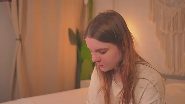 Snapshot of Lu__Lane chatting on 10/15/25, 08:33 Lu Lane online show from 10/15/25, 08:33