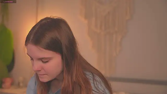 Snapshot of Lu__Lane chatting on 10/17/25, 08:17 Lu Lane online show from 10/17/25, 08:17