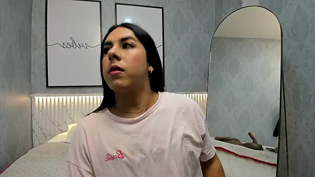 Snapshot of Ximenahott_ chatting on 10/07/25, 10:05 Ximenahott online show from 10/07/25, 10:05