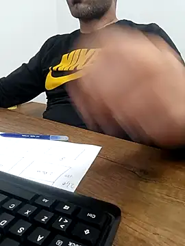 Snapshot of Yaman_33 chatting on 11/27/25, 12:05 Yaman 33 online show from 11/27/25, 12:05