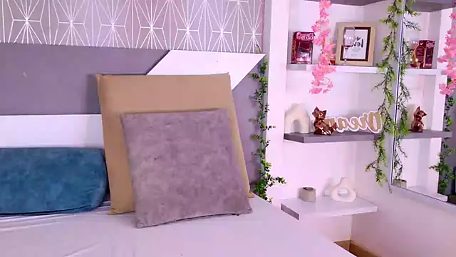 Snapshot of Celine_Lee chatting on 10/13/25, 05:36 Celine Lee online show from 10/13/25, 05:36