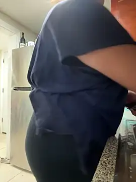 Snapshot of kittenxd4 chatting on 09/08/25, 10:53 kittenxd4 online show from 09/08/25, 10:53