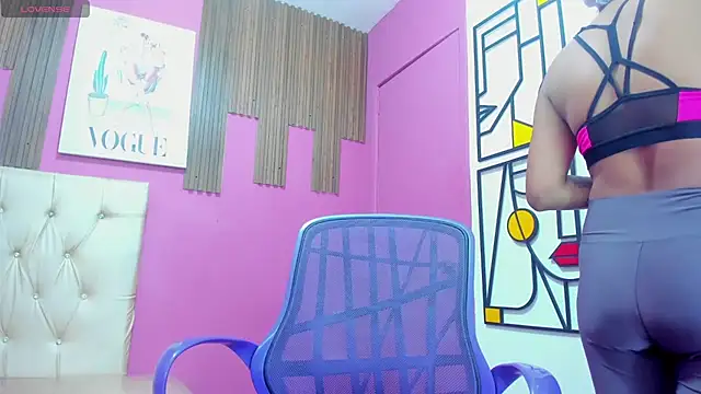 Lucia Spear online show from 10/24/25, 01:10