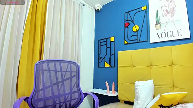 Lucia Spear online show from 09/20/25, 12:54