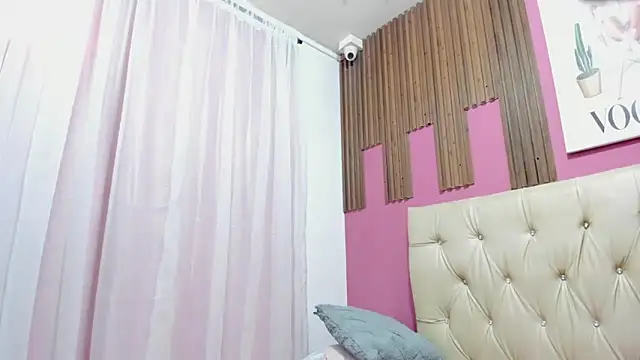 Lucia Spear online show from 11/05/25, 12:52